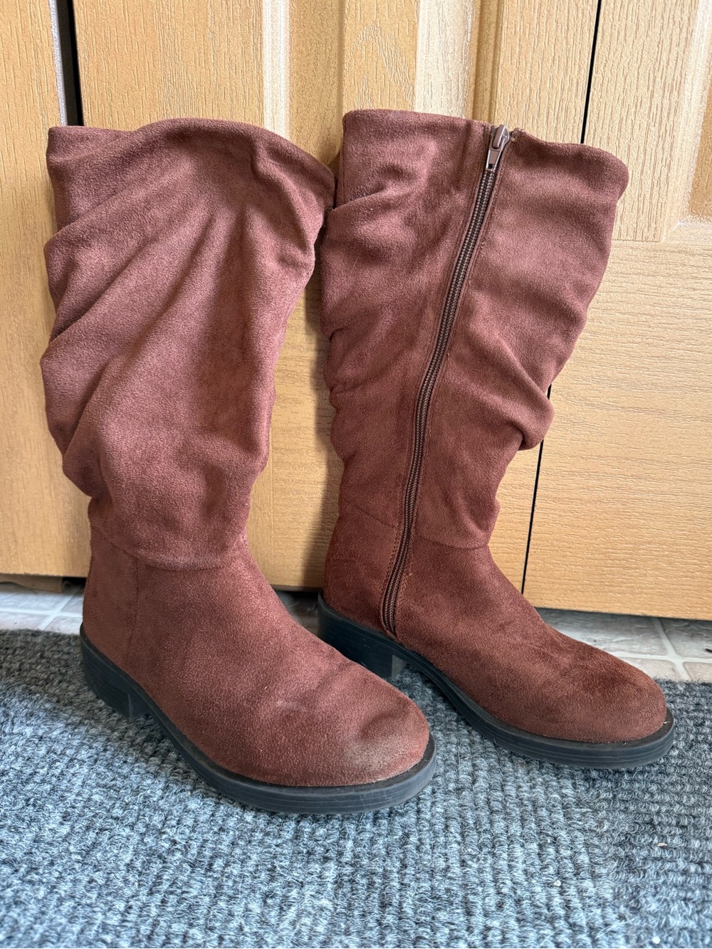 Girls Steve Madden Brown zip up boots faux suede